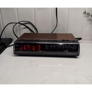 Vintage Emerson FM/AM Electronic Digital Clock Radio - RED5520A Works Well!‎